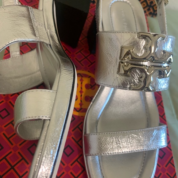 Tory Burch Eleanor Heel Sandal 55mm Metallic Leather-Silver s.5 - Picture 6 of 7